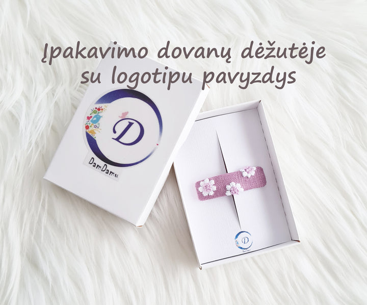 segtuko įpakavimo dovanų dėžutėje su logotipu pavyzdys
